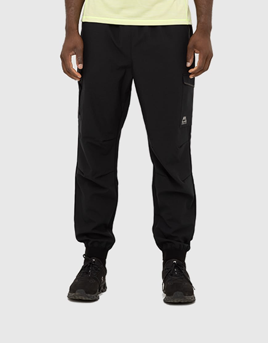 Elevate Trackpant // Black